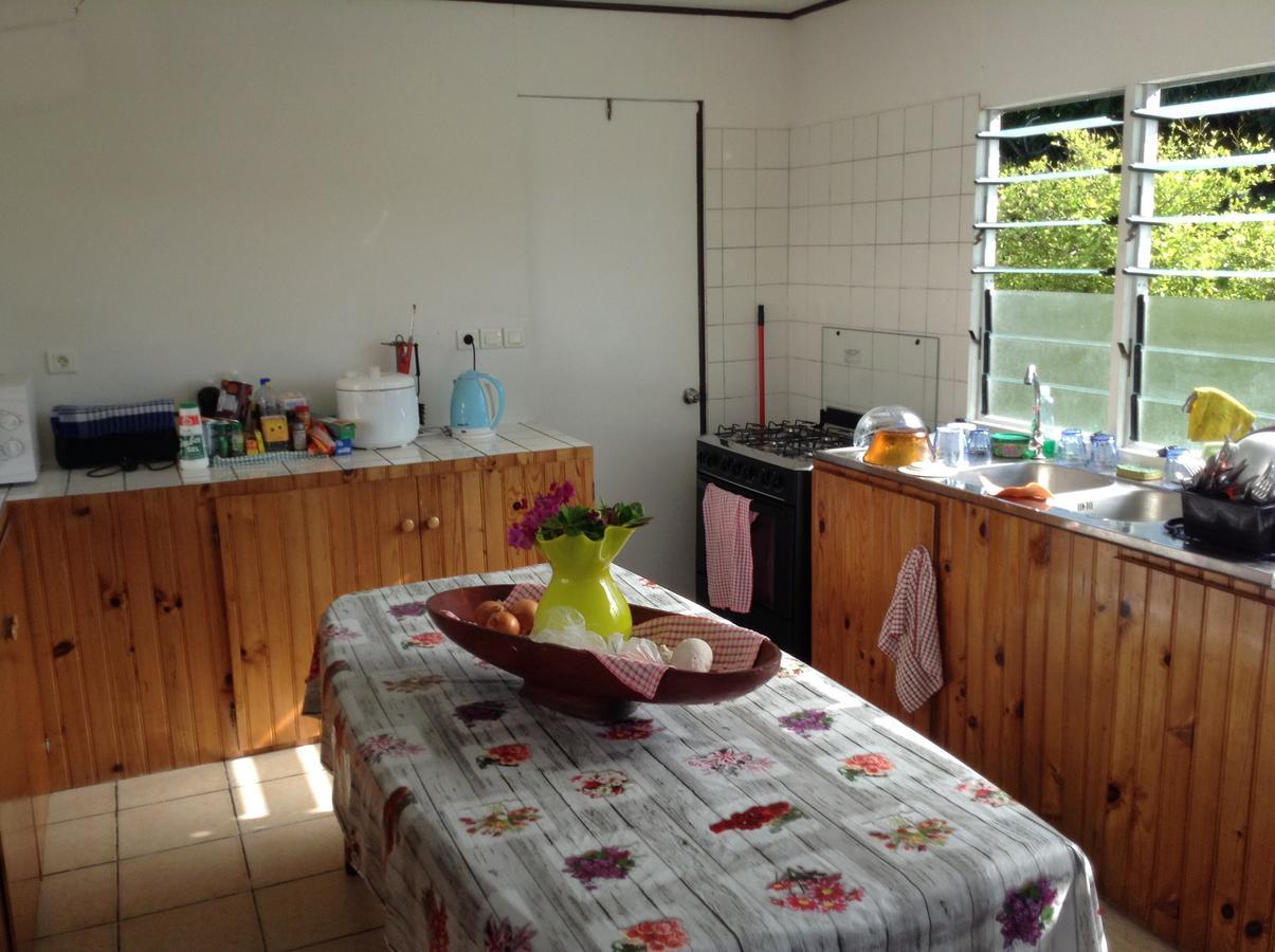 Chez Taia Et Vero Tiputa Bagian luar foto
